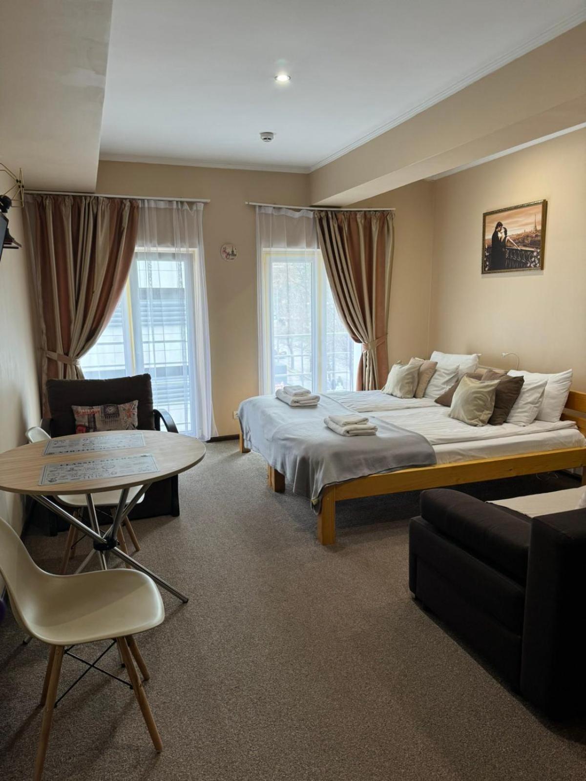 Apart Hotel Avinos Lviv Eksteriør bilde
