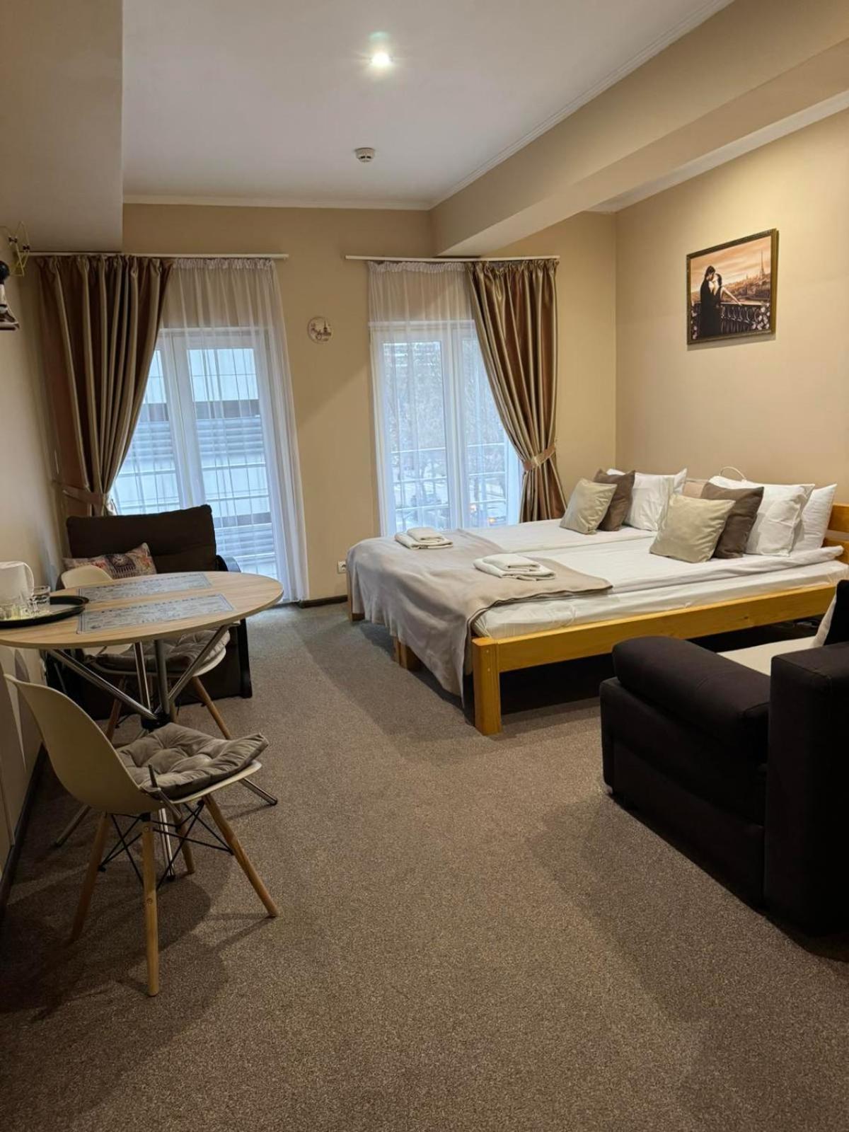 Apart Hotel Avinos Lviv Eksteriør bilde
